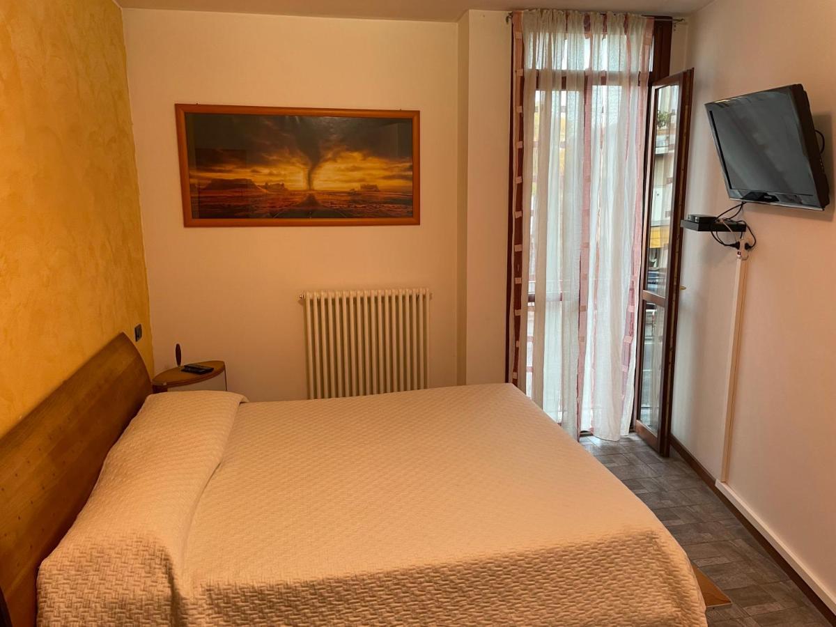Intero Appartamento Parma - Con Sky Wi-Fi E Tv - Zona Fiera Roncopascolo Exterior foto